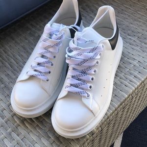 Alexander McQueen New- White with Blk leather detail on back
